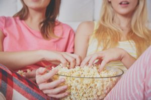 film sulla felicita ragazze pop corn